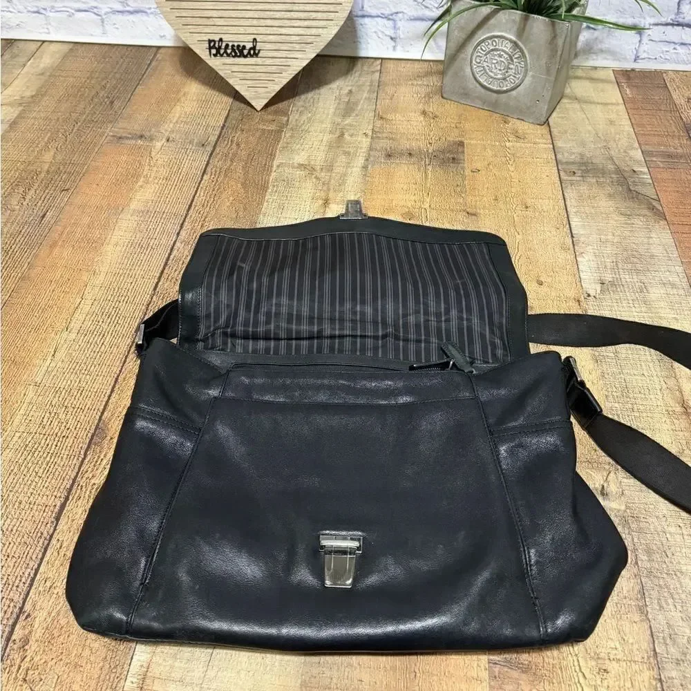 Tumi SOMERSET Leather MESSENGER Beacon Hill Laptop Computer Bag Black 68570 $395